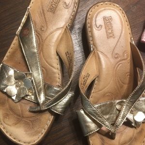 Born gold floral thong sandals SZ 9